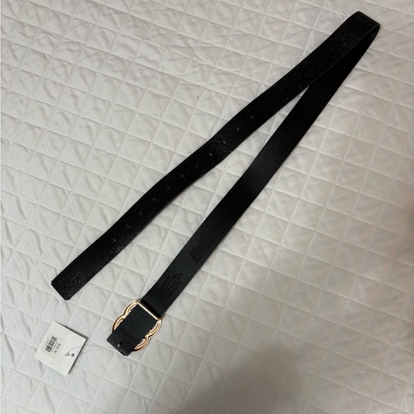 Black knock-off Gucci women’s belt - Picture 3 of 5